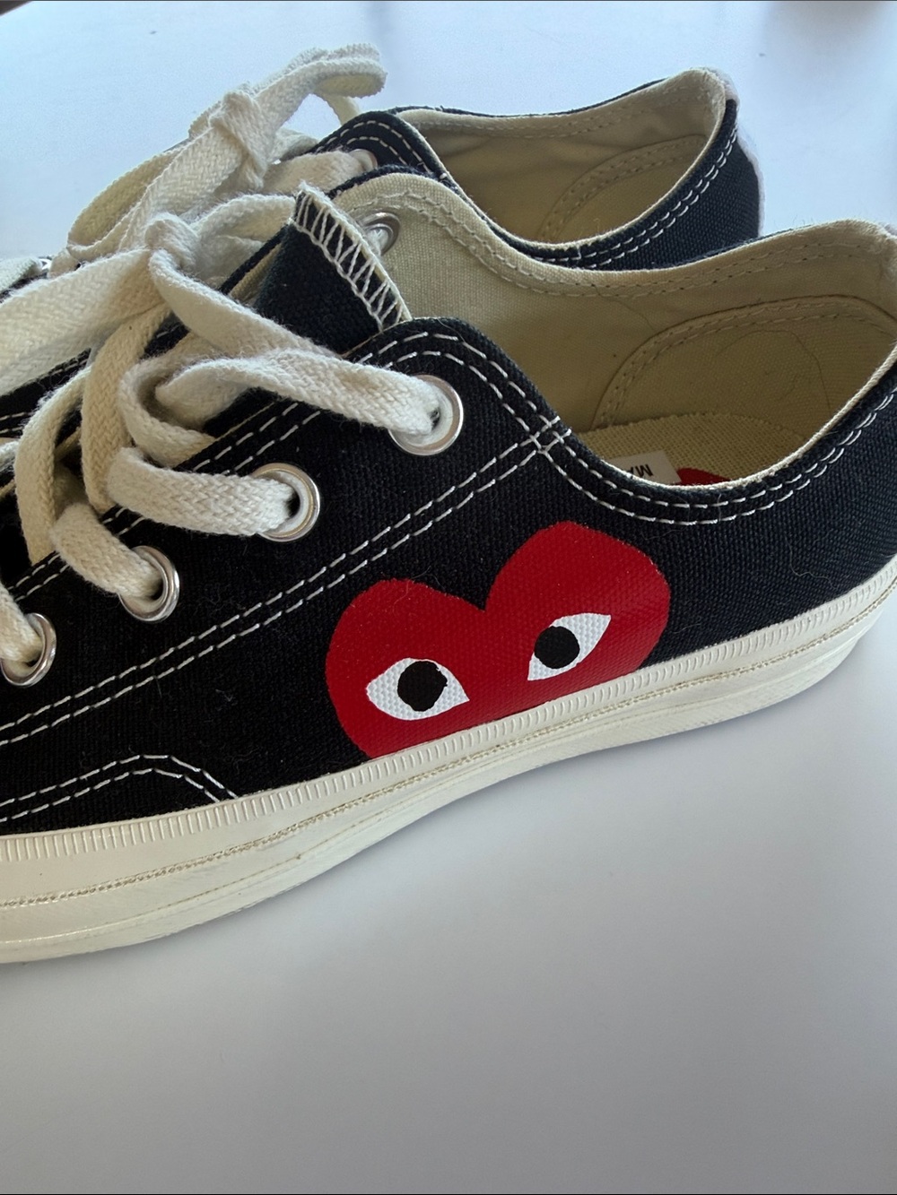 Comme des Garcons PLAY Converse Black Low Top Sneakers with Red Heart Wo6 NWOB - Picture 4 of 7